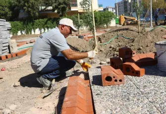 Bayraklı Belediyesi’nden parklarda yenileme çalışması 