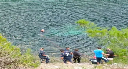 Doktor, eşini ve oğlunu öldürdüğü iddiasıyla tutuklandı