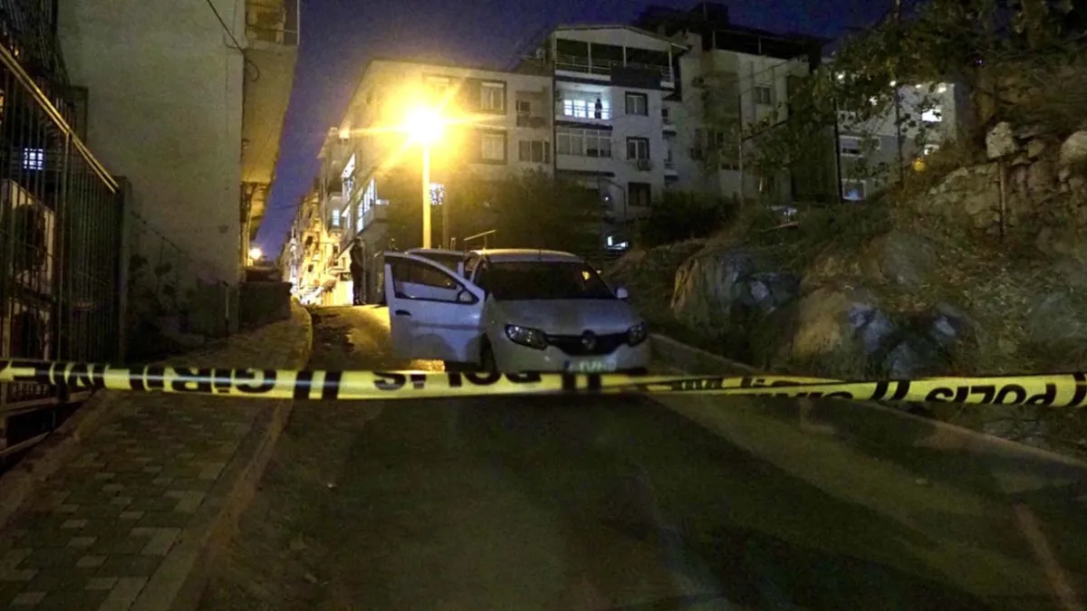 İzmir Bayraklı&#039;da eşini silahla yaralayıp rehin alan şüpheli tutuklandı haberinin görseli