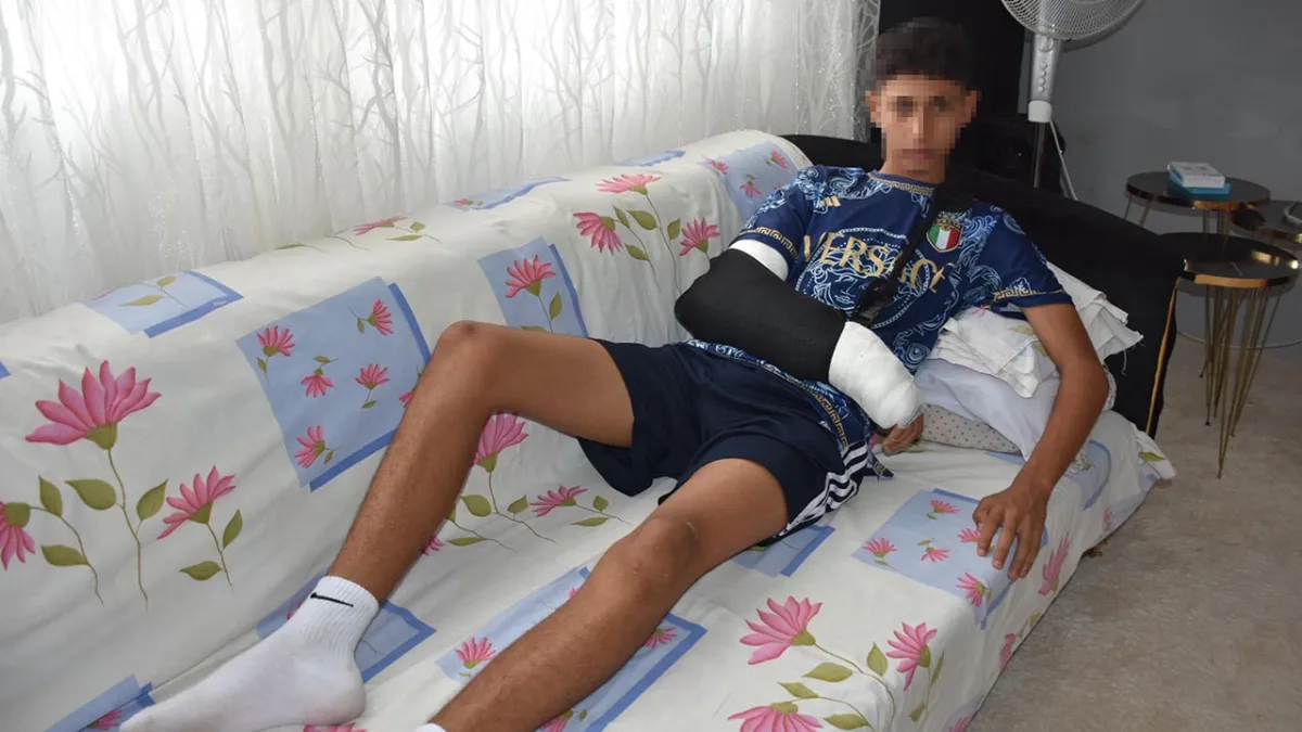 İzmir haber: Buca Atatürk Spor Lisesi&#039;nde şakalaşırken pencereden sarkıtılan genç ölümden döndü haberinin görseli