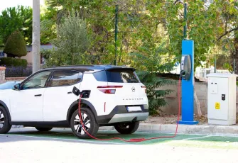 Narlıdere Belediyesi elektrikli araç şarj istasyonu ağını genişletti