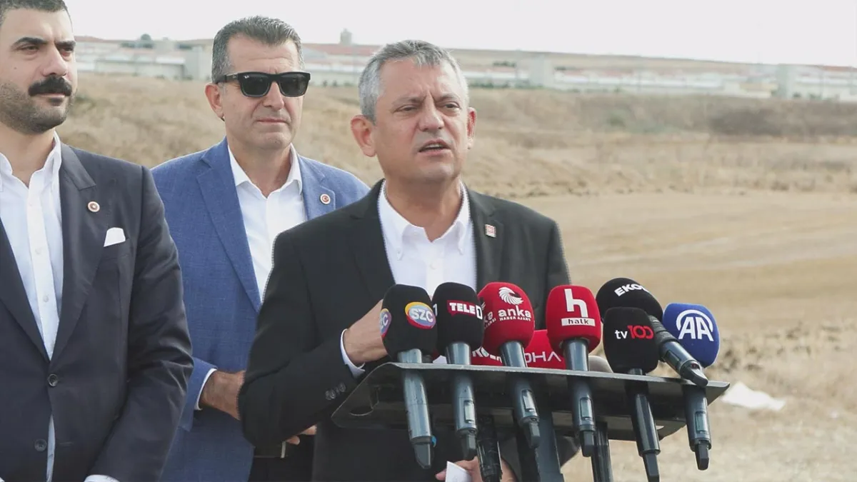 Özgür Özel’den Silivri’de: Siyasi kapkaçla karşı karşıyayız haberinin görseli