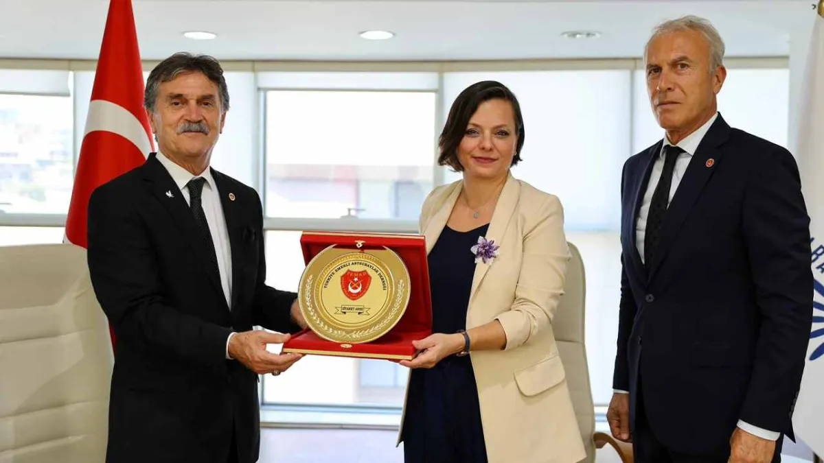 TEMAD’dan Başkan Kınay’a onursal üyelik beratı haberinin görseli