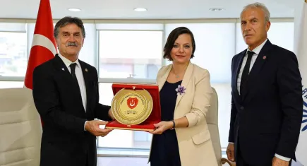 TEMAD’dan Başkan Kınay’a onursal üyelik beratı