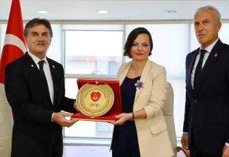 TEMAD’dan Başkan Kınay’a onursal üyelik beratı