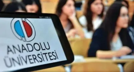 60 yaş üzerine müjde! AÖF'te öğrenmenin yaşı yok: Yıllar sonra gelen fırsatla yüzde 60 indirim sizi bekliyor!