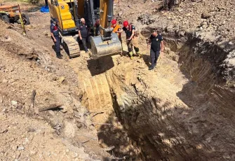 Havuz kazısında toprak kayması : 2 ölü