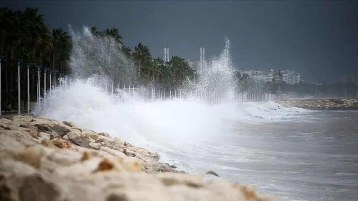 İzmir için kuvvetli fırtına uyarısı: 2 gün sürecek haberinin görseli