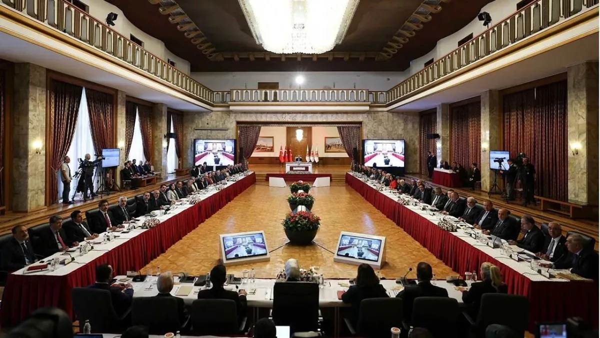 Kardeşlik ve Demokrasi Komisyonu&#039;nda olay çıktı: DEM Parti salonu terk etti! haberinin görseli