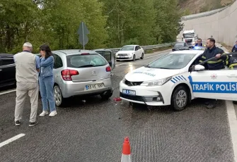 Kaza bölgesine giden polis aracına otomobil çarptı: 2 polis yaralandı