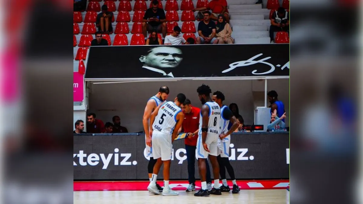 Petkimspor, Cevat Soydaş turnuvası’nda parkede haberinin görseli