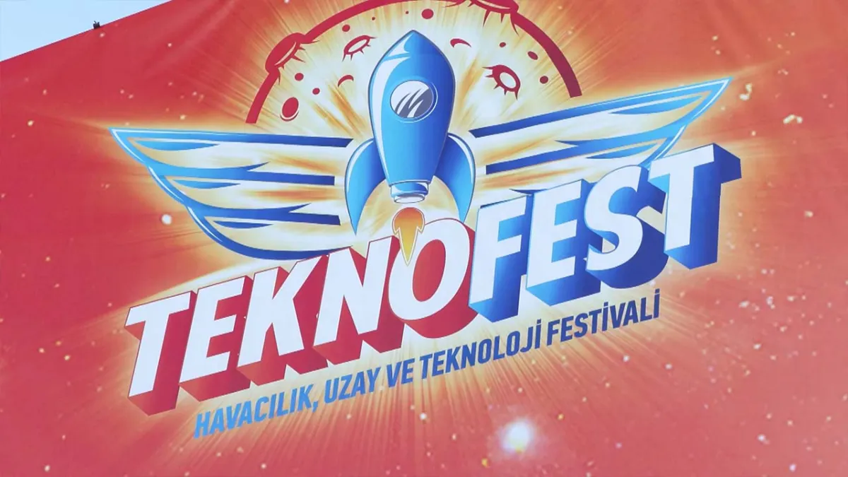 TEKNOFEST 2025’te gökyüzü şöleni: SOLOTÜRK ve HÜRKUŞ’tan nefes kesen gösteriler haberinin görseli