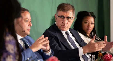 Tugay, U20 Başkanlar Zirvesi’nde İZMAR ve Kent Lokantaları anlattı