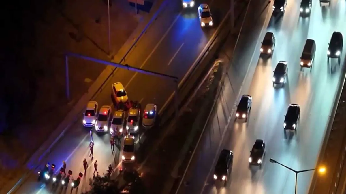 Bakan Yerlikaya duyurdu:  Trafiği tehlikeye atan 17 motosikletli yakalandı haberinin görseli