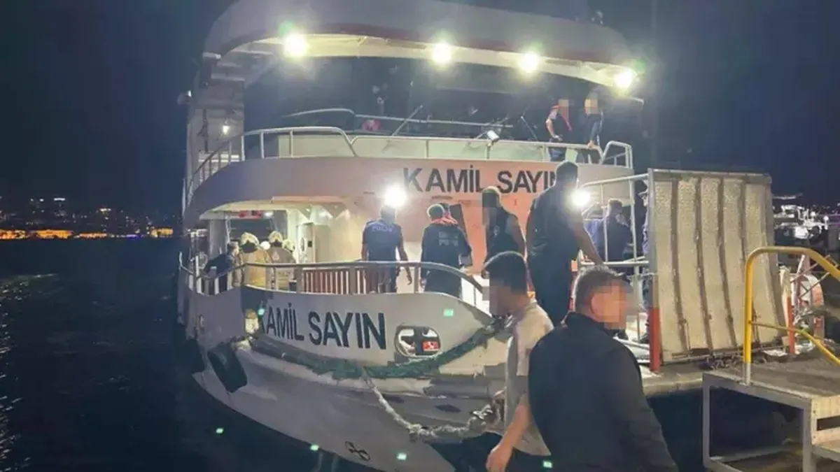 Boğaz&#039;da kaza: Beşiktaş-Üsküdar yolcu motoru ile yük gemisi çarpıştı! haberinin görseli