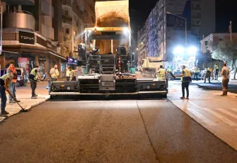 Bornova Belediyesi’nden Mustafa Kemal Caddesi'nde gece mesaisi