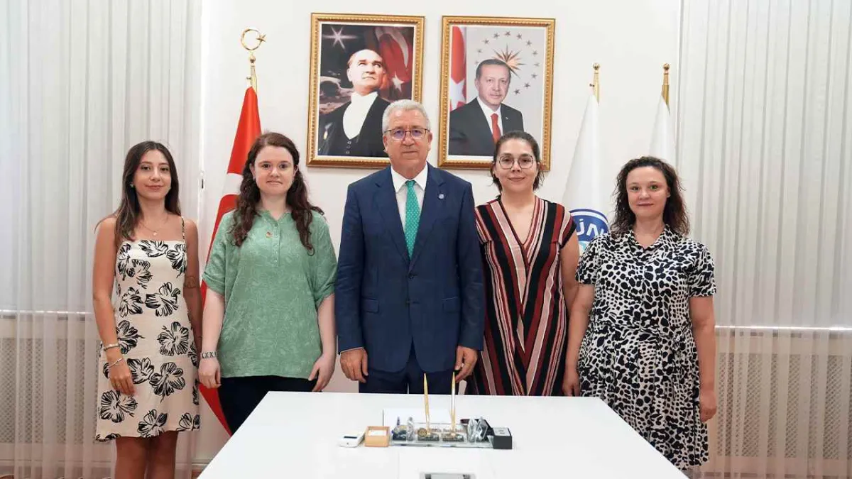 Egeli bilim ekibi, HIV enfeksiyonunun erken tanısına yönelik nanobiyosensör geliştiriyor haberinin görseli
