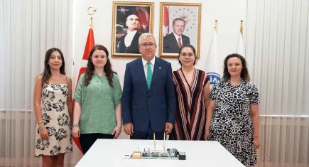 Egeli bilim ekibi, HIV enfeksiyonunun erken tanısına yönelik nanobiyosensör geliştiriyor