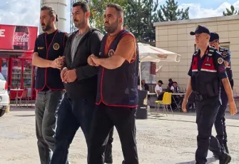 FETÖ hükümlüsü evine girerken kıskıvrak yakalandı!