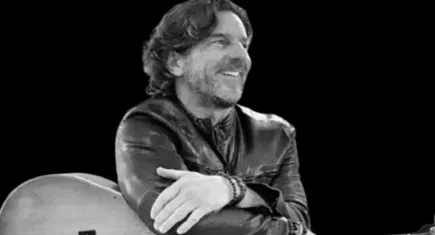 Grammy ödüllü şarkı yazarı uçak kazasında öldü