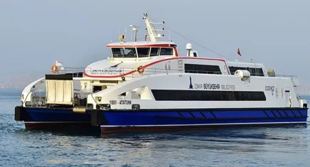 İzmir’de fırtına feribot seferlerini durdurdu