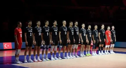 Adını çeyrek finale yazdıran Filenin Efeleri, Polonya karşısında! Türkiye - Polonya voleybol maçı saat kaçta? Hangi kanalda yayınlanacak?