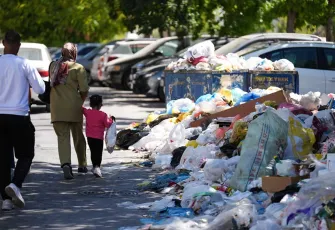 Buca’da Çöp Tepkisi: Kötü koku ve görüntü kirliliği vatandaşı isyan ettirdi