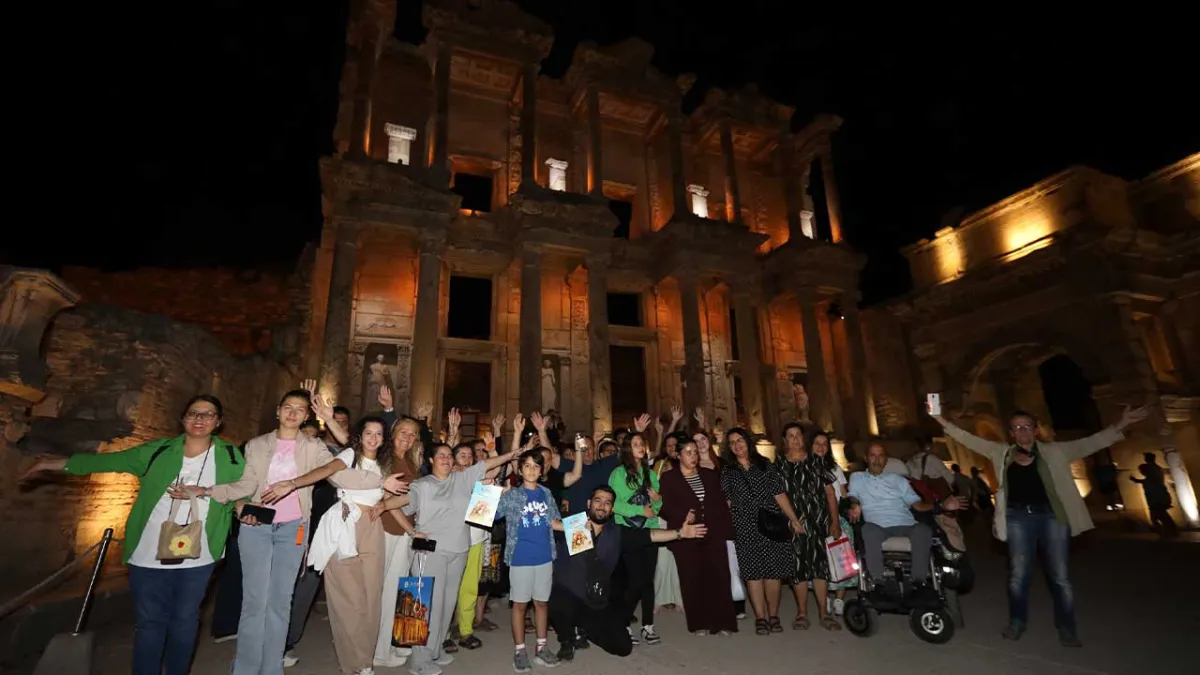 Efes Selçuk Belediyesi’nden engelsiz bireyler için gece yolculuğu haberinin görseli