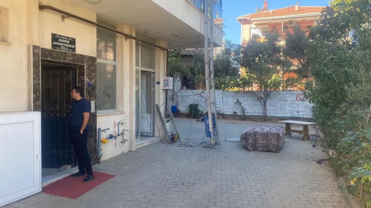 İzmir’de taşınma faciası: Nakliye asansöründen düşen koltuk can aldı! haberinin görseli