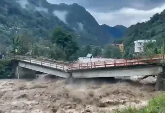 Karadeniz’de şiddetli sağanak sele neden oldu: Rize, Artvin ve Giresun’da mahsur kalan vatandaşlar kurtarıldı