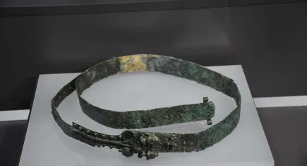 Klazomenai’da bulunan 2 bin 600 yıllık bronz kemer sergilenmeye başladı