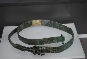 Klazomenai’da bulunan 2 bin 600 yıllık bronz kemer sergilenmeye başladı