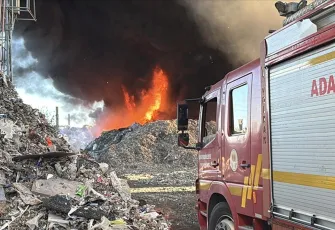 Adana’da geri dönüşüm tesisinde yangın paniği