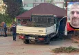 Arkadaşının kullandığı kamyonetin altında kalarak yaşamını yitirdi