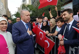 Cumhurbaşkanı Erdoğan, ABD'deki Türkevi'ne girişinde sevgi gösterileriyle karşılandı