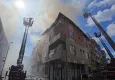 İstanbul’da çatı katında çıkan yangın yan binaya sıçradı
