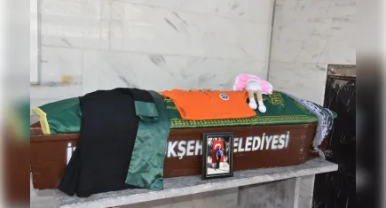 İzmir’de koltuğun altında kalan çocuk son yolculuğuna uğurlandı