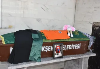 İzmir’de koltuğun altında kalan çocuk son yolculuğuna uğurlandı