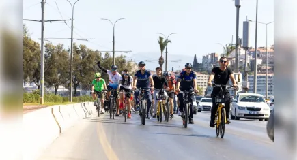 İzmirli bisikletçiler bir araya geldi! 