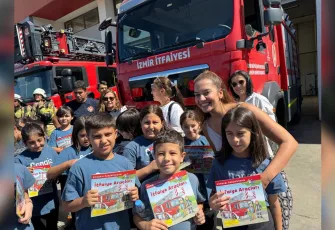 İzmirli itfaiyeciler öğrencilerle buluştu: Temel afet bilinci eğitimi verildi!