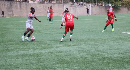 Kadın futbol maçında taraftar kavgası