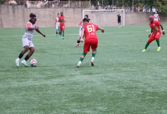 Kadın futbol maçında taraftar kavgası