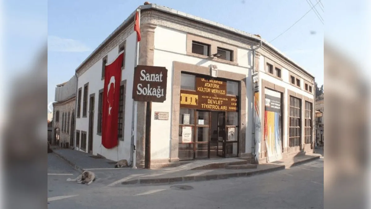 Klişe erkek ile aşık kadının hikayesi Urla’da sahnelenecek haberinin görseli