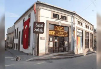 Klişe erkek ile aşık kadının hikayesi Urla’da sahnelenecek