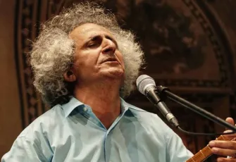 Mohsen Namjoo İzmir’de şarkılarını seslendirecek