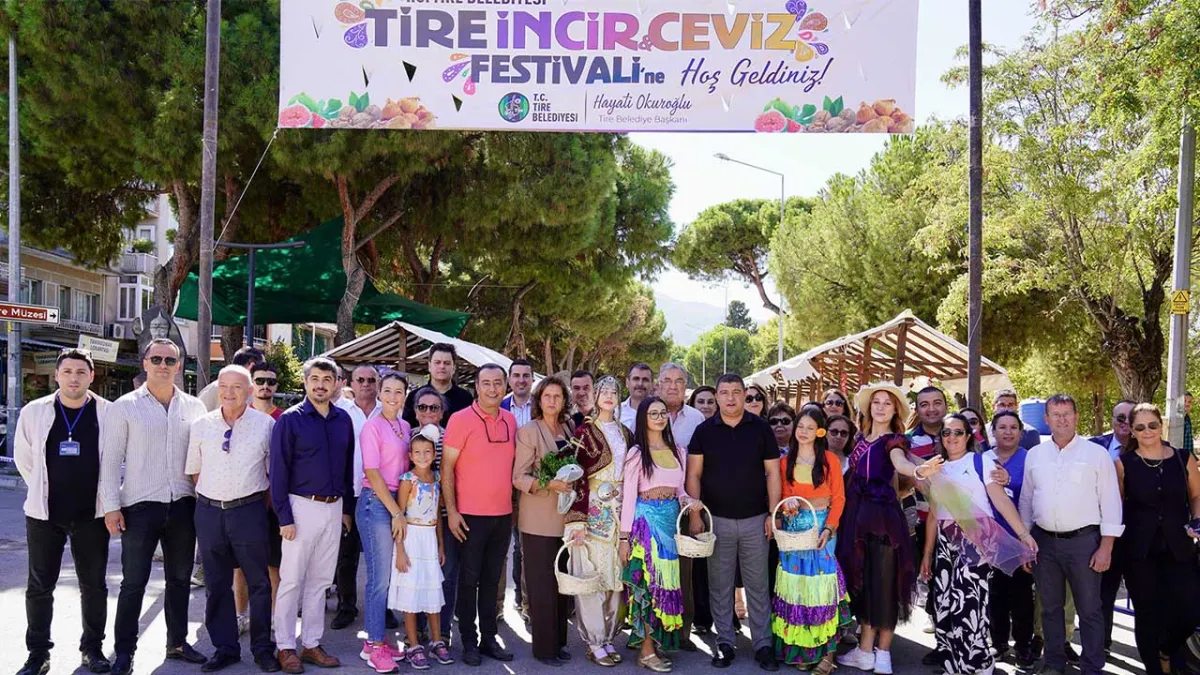 Tire&#039;de &#039;İncir ve Ceviz Festivali&#039;ne yoğun katılım haberinin görseli