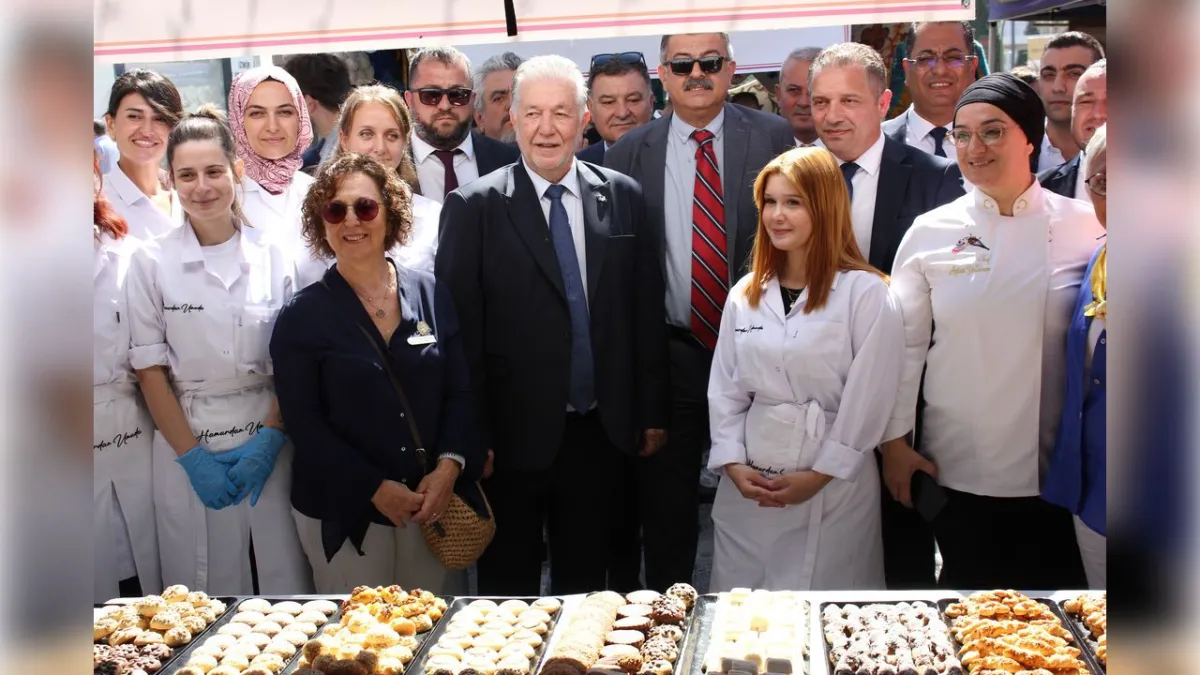 Ahilik Korteji Konak Meydanı’na ulaştı haberinin görseli