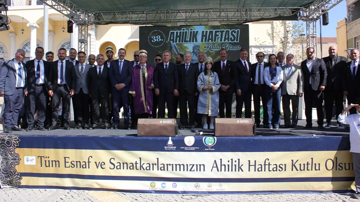 Anadolu’nun eşsiz mirası Ahilik, Tarihi Kemeraltı Çarşısı önünde kutlandı haberinin görseli