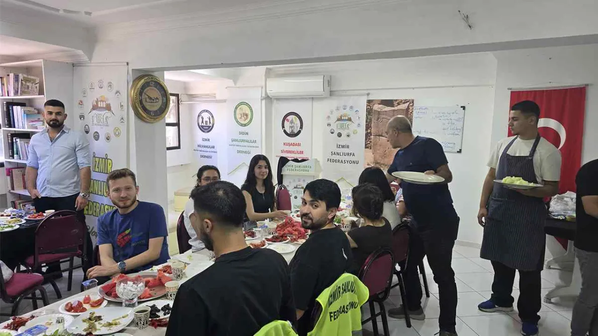 Başkan Mızraklı’dan gençlere Urfa usulü kahvaltı haberinin görseli