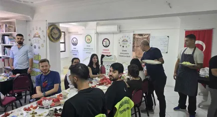 Başkan Mızraklı’dan gençlere Urfa usulü kahvaltı